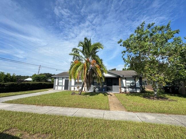 Foto del edificio - Charming 3-Bedroom Pool Home in Desirable ...