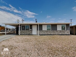 Building Photo - 640 Hause Ave