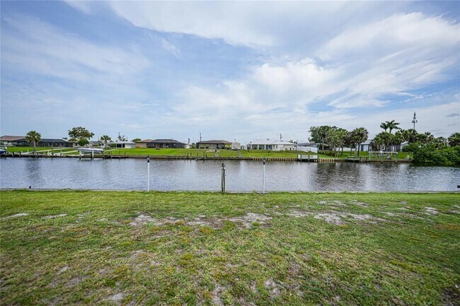 Foto del edificio - 814 Spring Lake Blvd NW