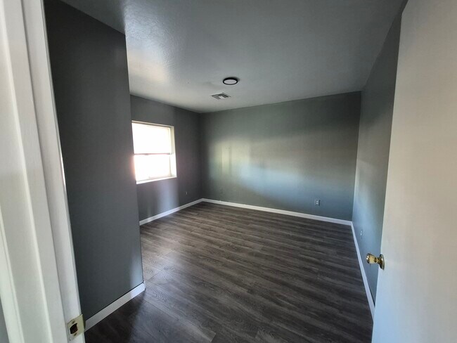 Building Photo - Pueblo Ave