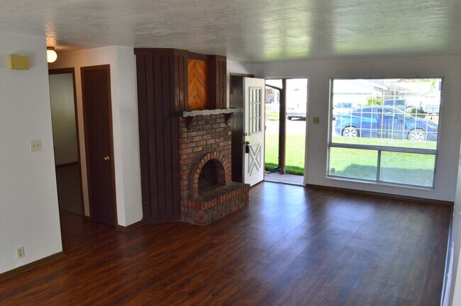 Foto del edificio - Walton Ln Duplex