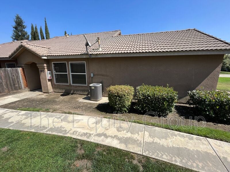 1913 Bella Oaks Dr, Tulare, CA 93274 House Rental in Tulare, CA