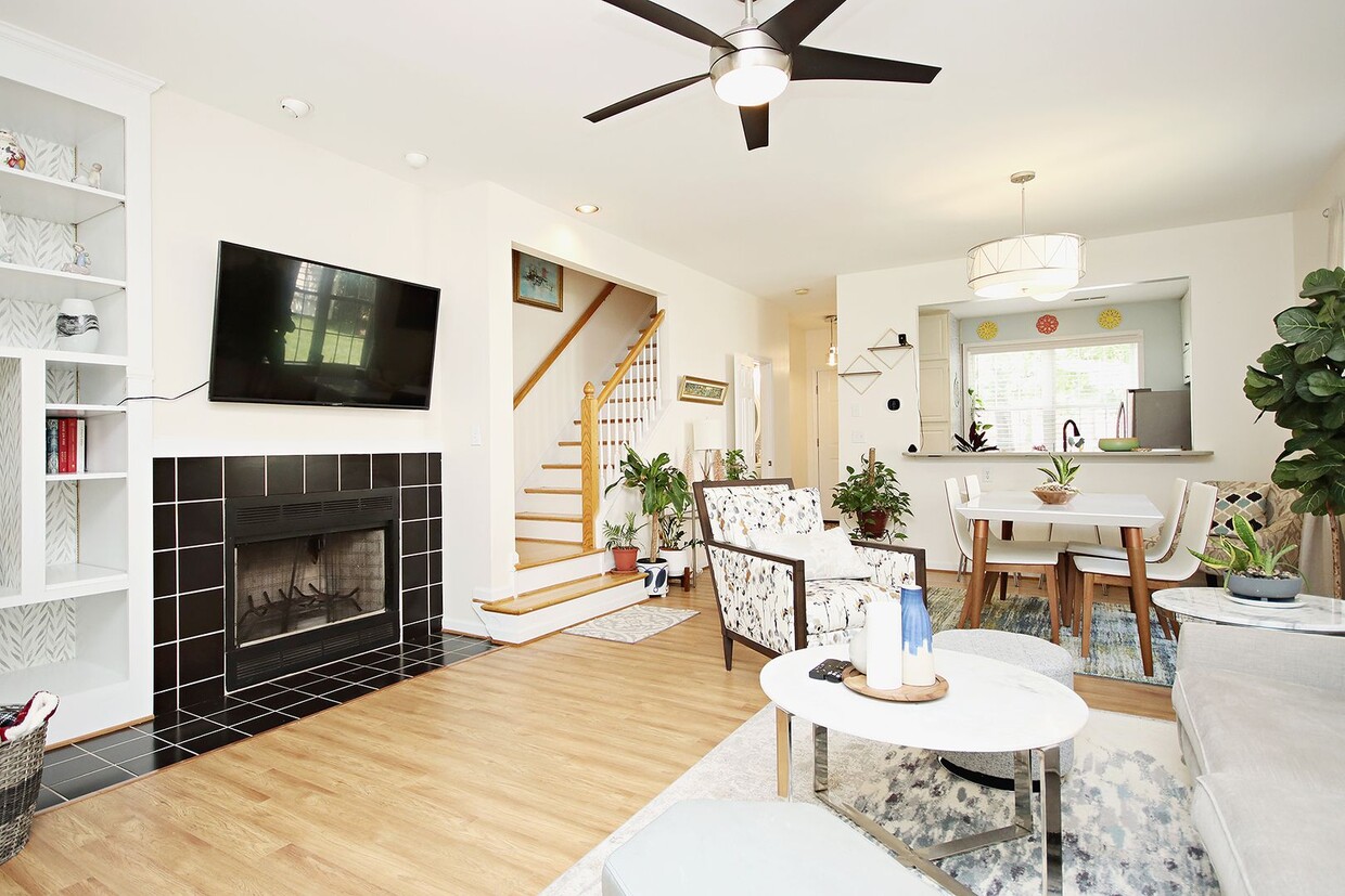 Foto principal - Light-Filled Forest Lakes Townhome