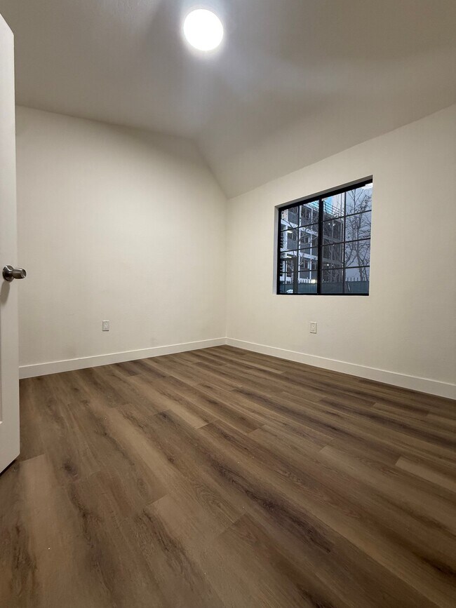 Foto del edificio - 1518 N Broadway