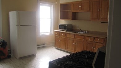 Building Photo - 110 Daniels St