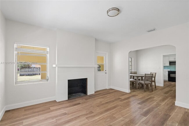 Foto del edificio - 27 NW 21st St