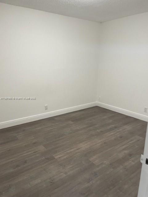 Foto del edificio - 8340 Sands Point Blvd