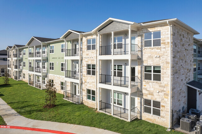 Foto del edificio - Enclave at Lake Pointe Senior Community