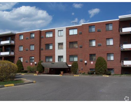 Building Photo - 900 Governors Dr