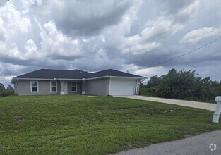 Building Photo - 6014 Laura Ave N