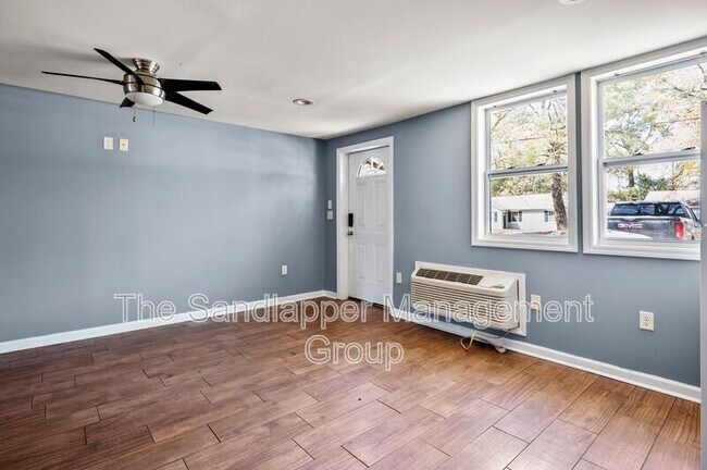 Foto del edificio - 2169 Eleanor Dr