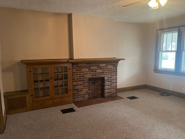 Foto del edificio - 225 E Allen St