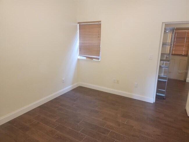 Foto del edificio - 1313 Canton St