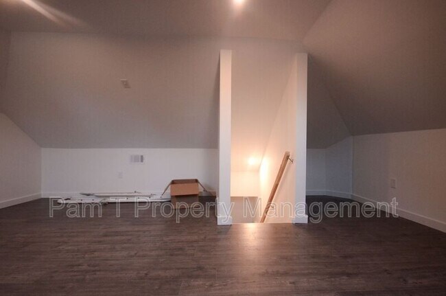 Foto del edificio - 1203 E 33rd St