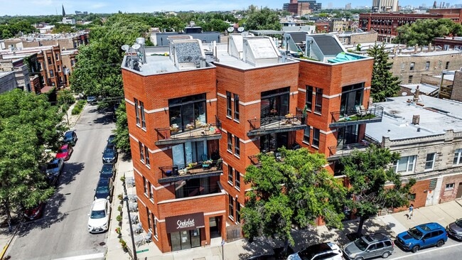 Building Photo - 2522 W Chicago Ave
