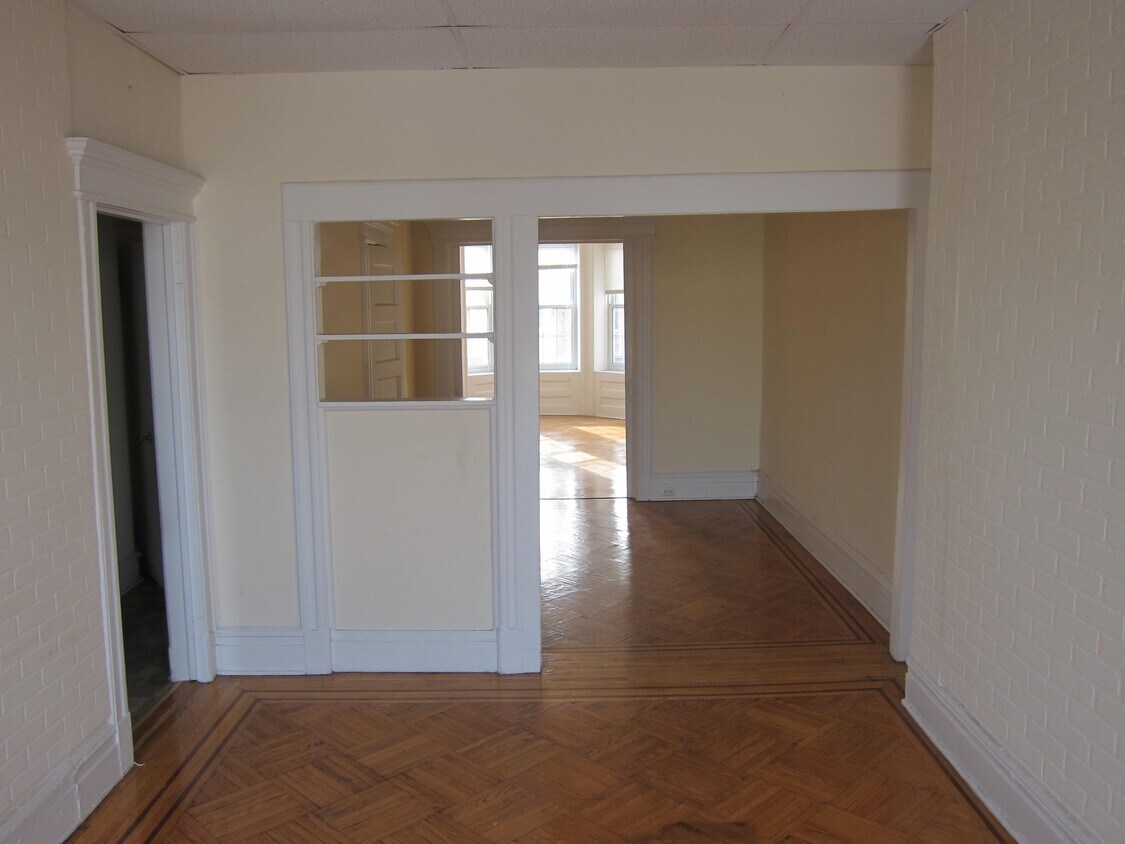 Building Photo - 523 72nd St