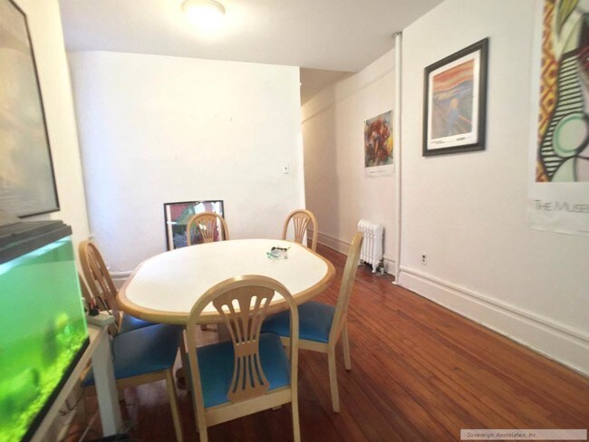 Building Photo - 211 W 108th St