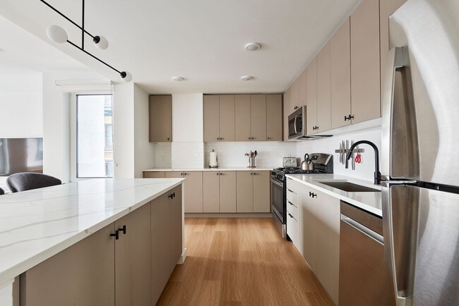 Building Photo - 1b Marshall Dr