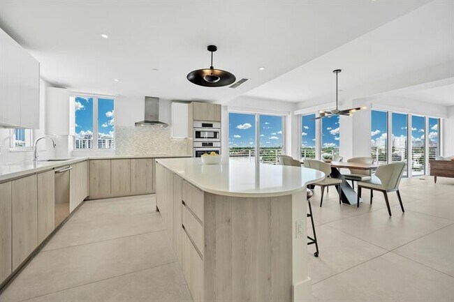 Foto del edificio - 612 Bayshore Dr