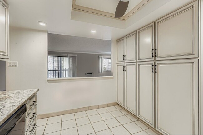 Foto del edificio - 14102 E Linvale Pl