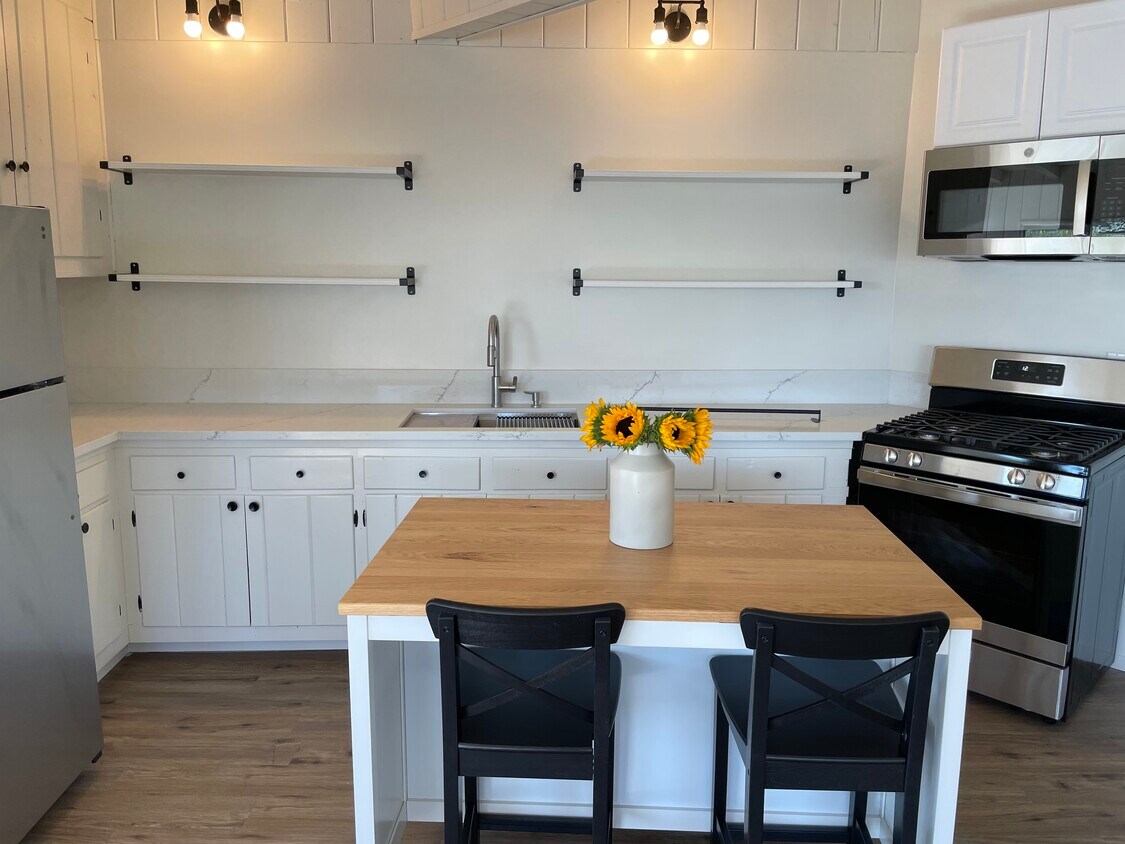 Foto principal - 1947 Caddington Dr
