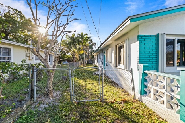 Foto del edificio - Comfortable Oakland Park Living - 3BR with Outdoor Space