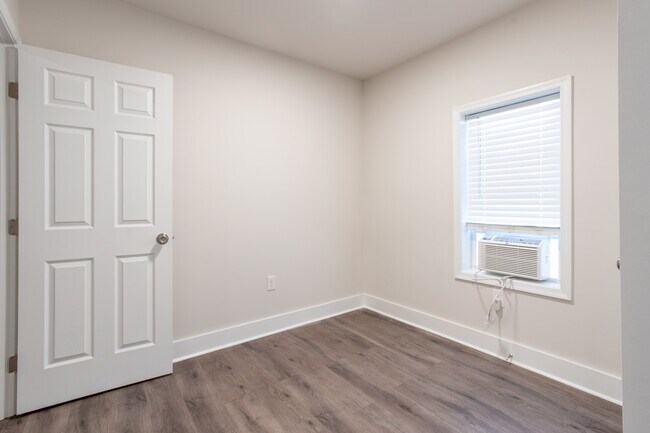 Building Photo - 1223 W Hazzard St