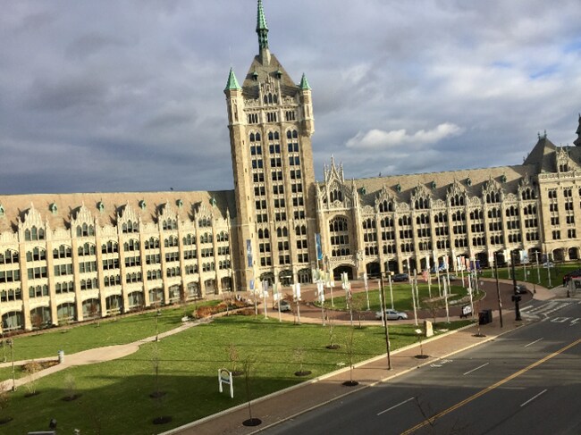 Building Photo - 420 Broadway