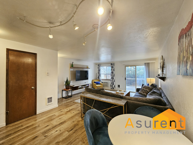 Building Photo - Fully Furnished Private Setting Townhouse,...