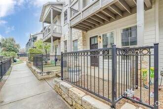Building Photo - 2520 Bluebonnet Ln