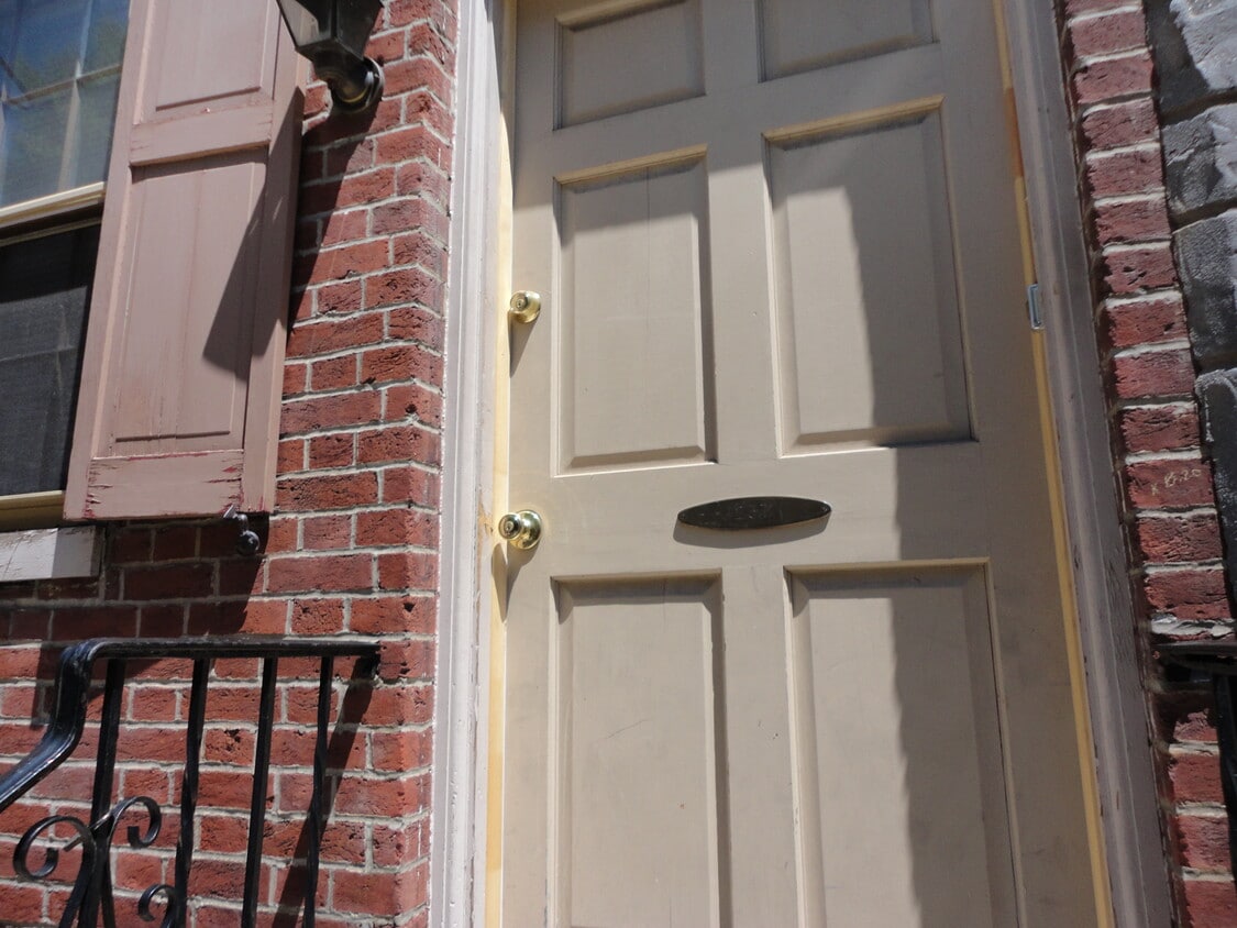 Primary Photo - 1237 Pine St