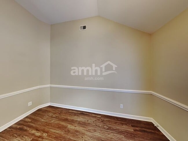 Building Photo - 5013 Bunker Ln