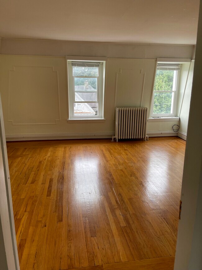 Building Photo - 23 W Pierpont St