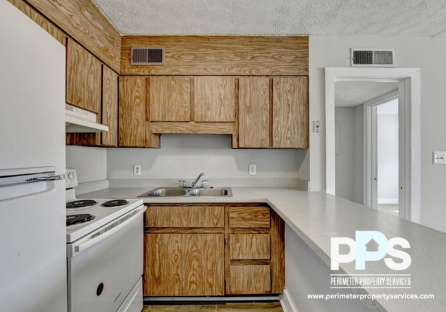 Building Photo - 1040 Sandtown Rd SW