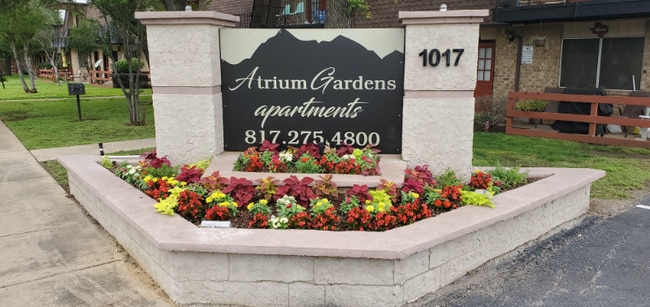Photo - 1023 W Pioneer Pkwy Apartment