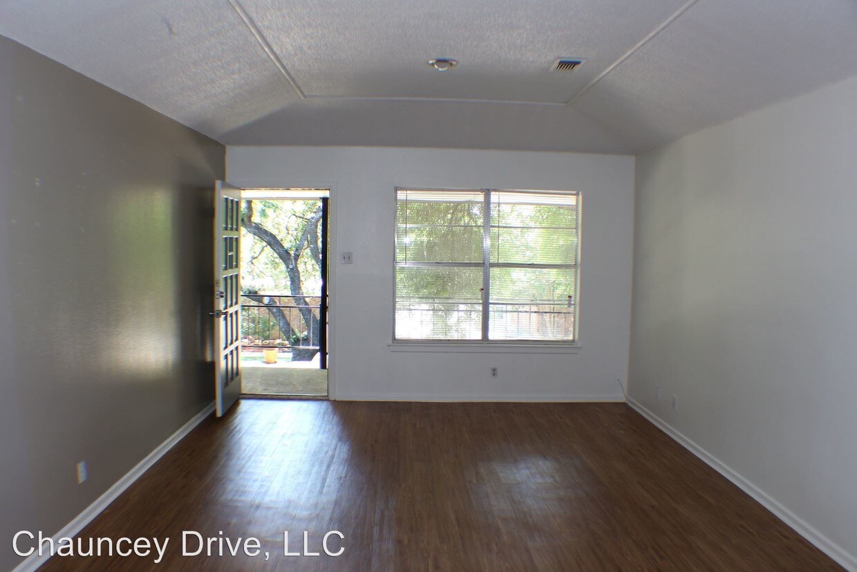 Building Photo - 606 Chauncey Dr