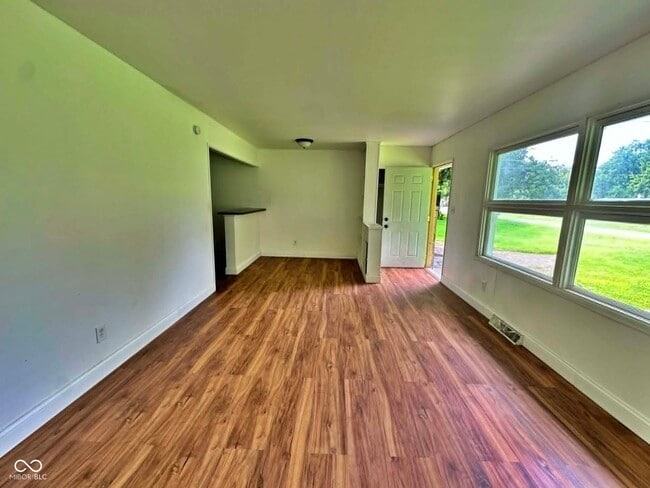 Building Photo - 2725 Kristen Dr W