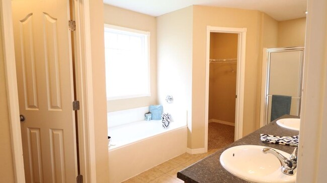 Building Photo - 617 s casa grande
