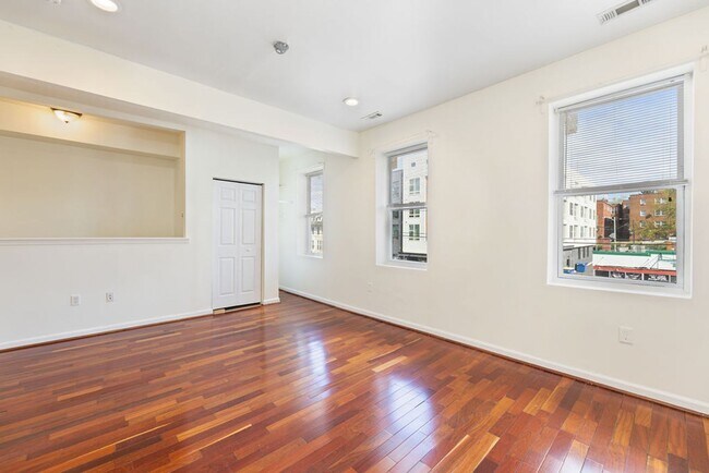 Foto del edificio - 806 Kennedy St NW