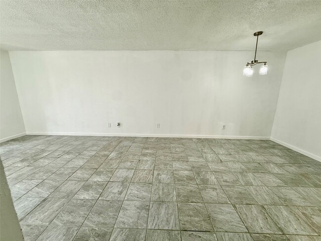 Foto del edificio - 2830 S Bartell Dr