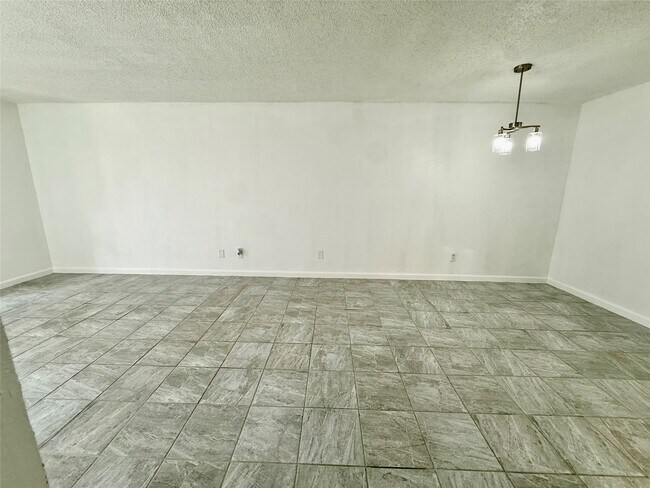 Building Photo - 2830 S Bartell Dr