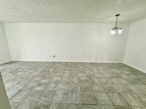 Building Photo - 2830 S Bartell Dr