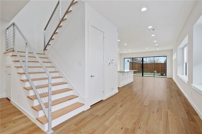 Foto del edificio - 2407 Douglas Ave