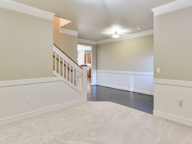 Building Photo - Maple Valley 4 Bedroom 2.5 Bath Home with ...