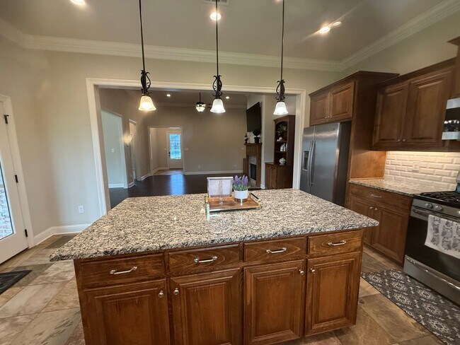 Foto del edificio - 908 Lakehaven Dr