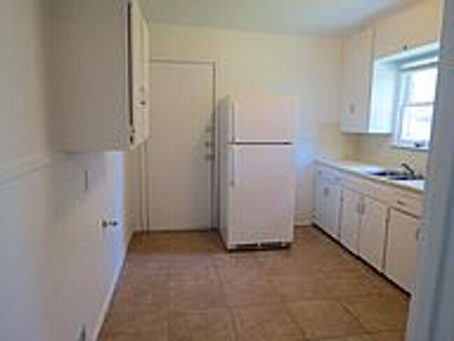 Foto del edificio - 2 Bed, 1 Bath Home with Bonus Room in Bryan for August Move in!