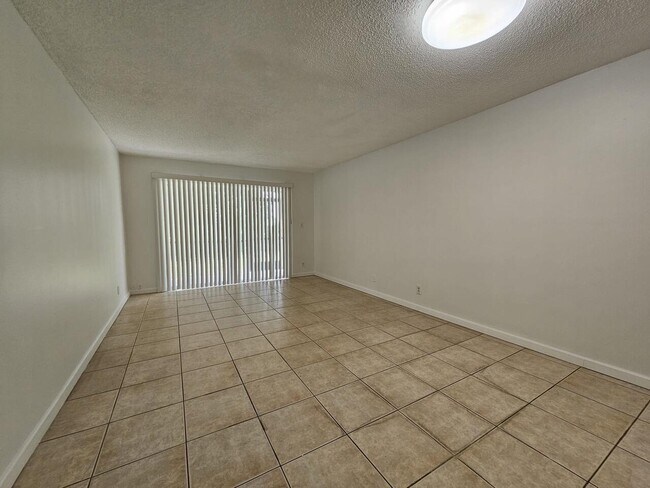 Foto del edificio - 8020 Fairview Dr