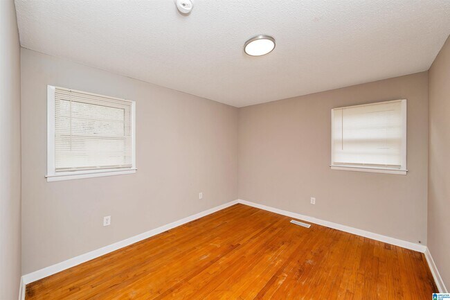 Foto del edificio - 7062 Moores Mill Rd