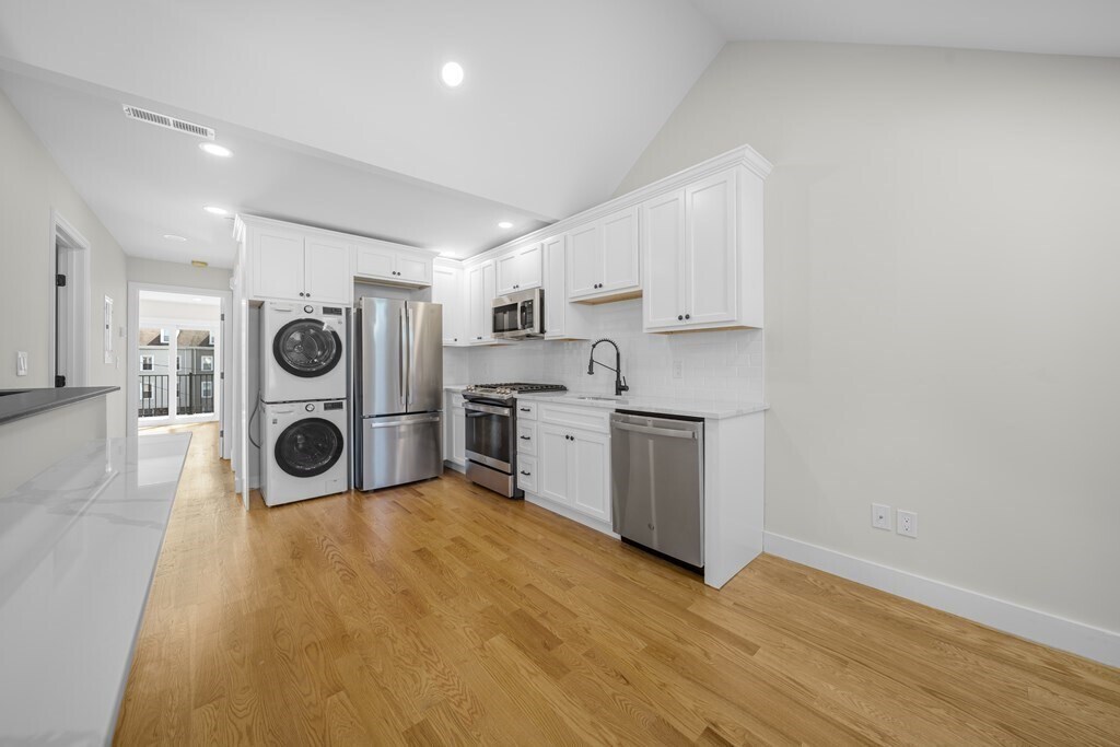 Foto principal - 80 Bunker Hill St