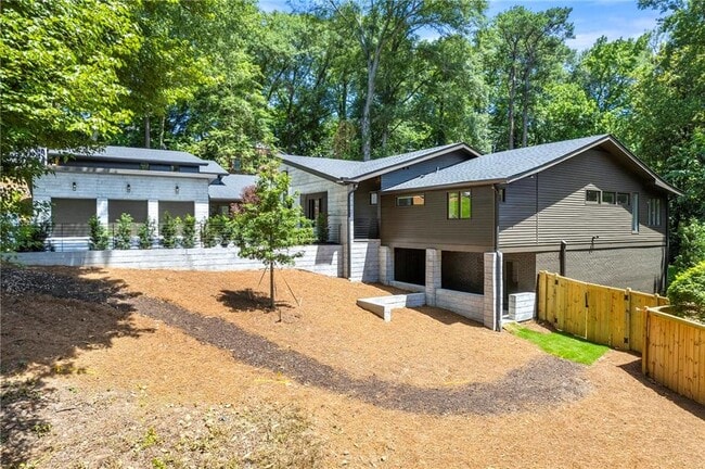 Building Photo - 272 Brighton Rd NE